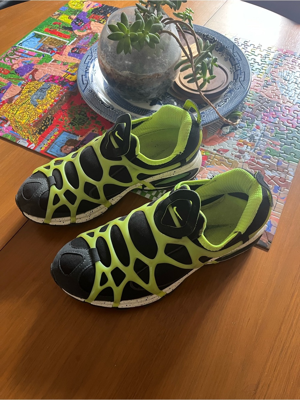 Nike Air Kukini Glow in the Dark Neon Green and Black Slip-On Sneakers women 7.5